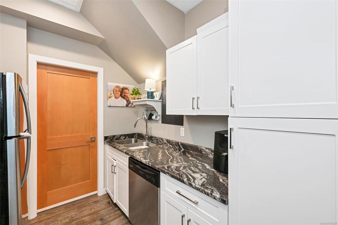 #111 - 689 Hoffman Avenue, Victoria, BC