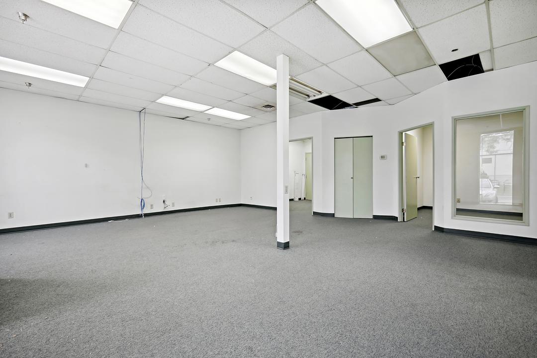 102 - 4441 76 Avenue Southeast, Calgary, AB