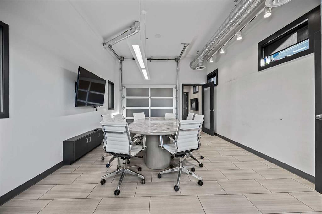1742 10 Avenue Southwest, Calgary, AB