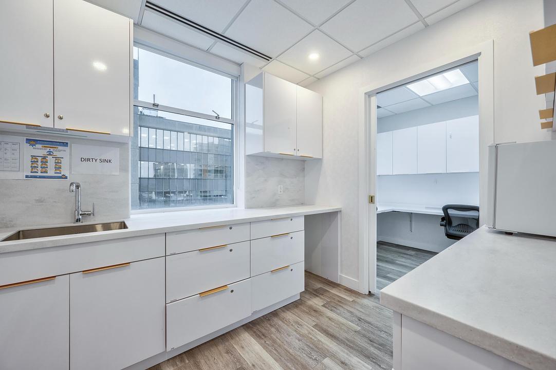 516 & 517 - 750 West Broadway, Vancouver, BC