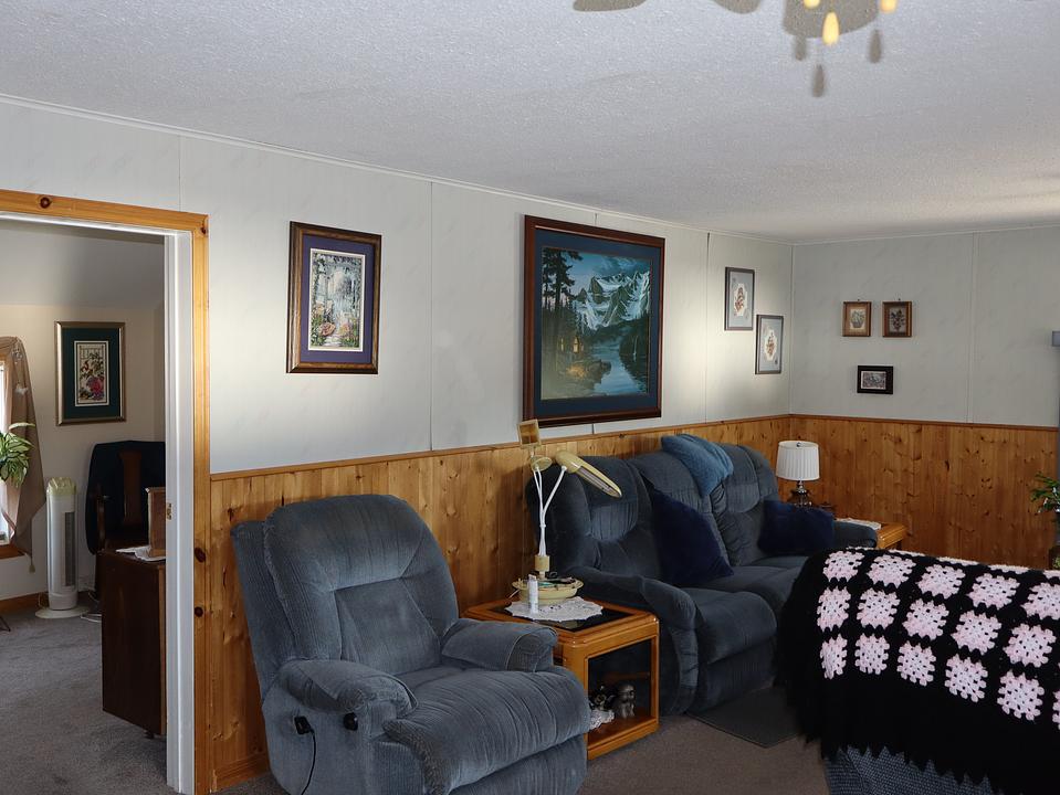 22 State Avenue, Fort Assiniboine, AB