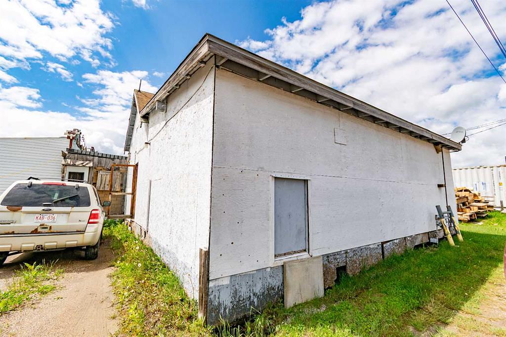 44 Main Street East, Big Valley, AB