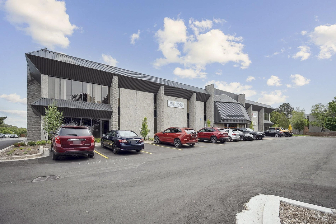B01-1 - 845 Harrington Court, Burlington, ON