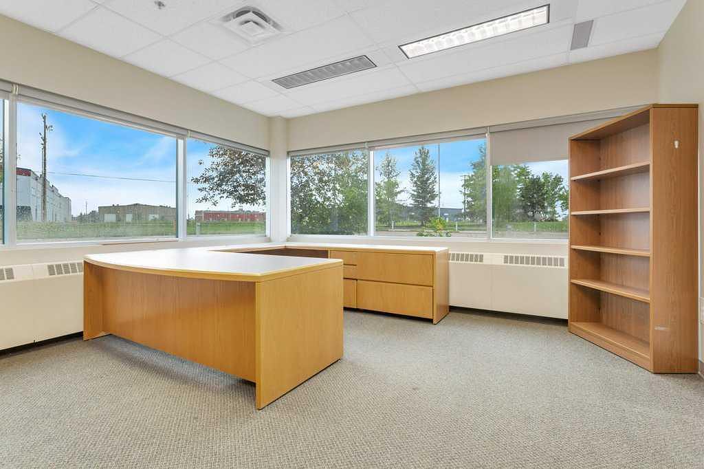 33 Schenk Industrial Road, Sylvan Lake, AB