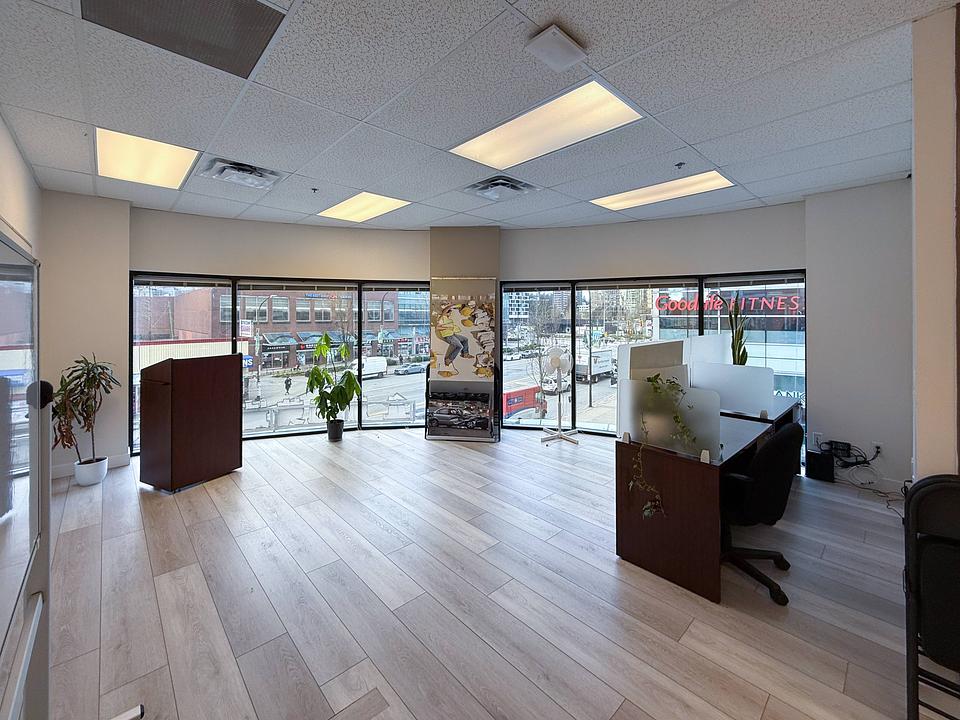 202 - 4555 Kingsway, Burnaby, BC