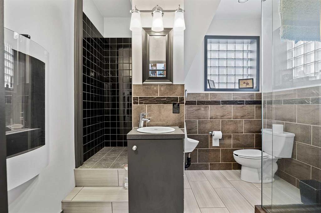 1742 10 Avenue Southwest, Calgary, AB