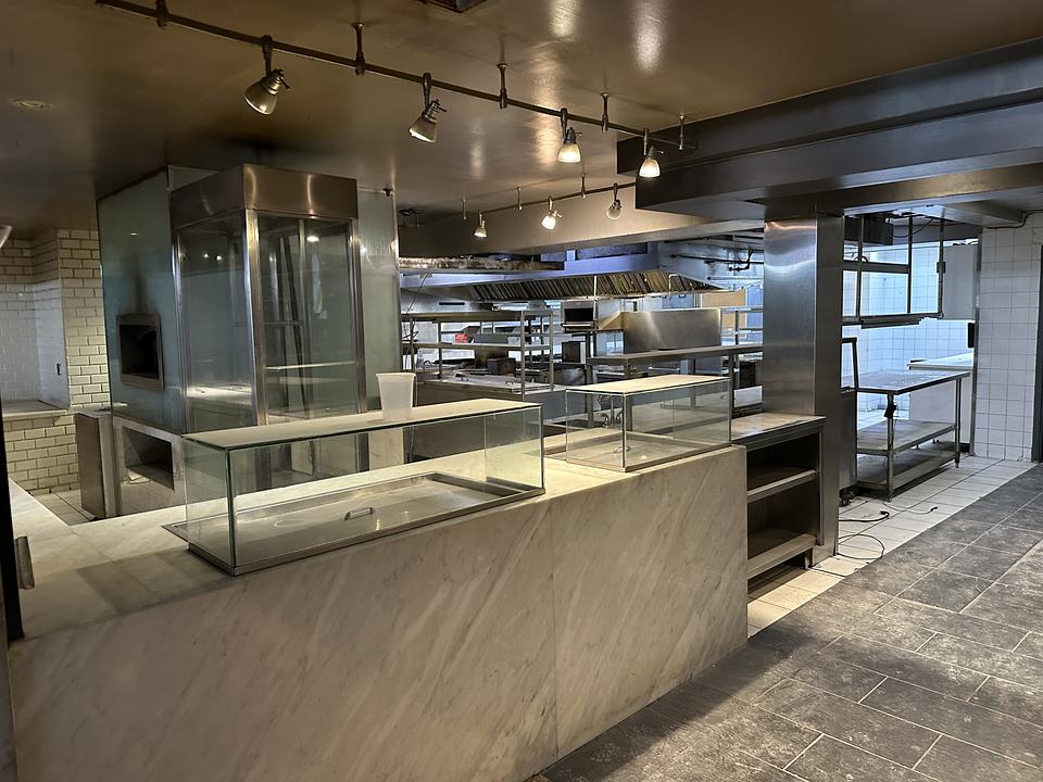 2472 Yonge Street, Toronto, ON