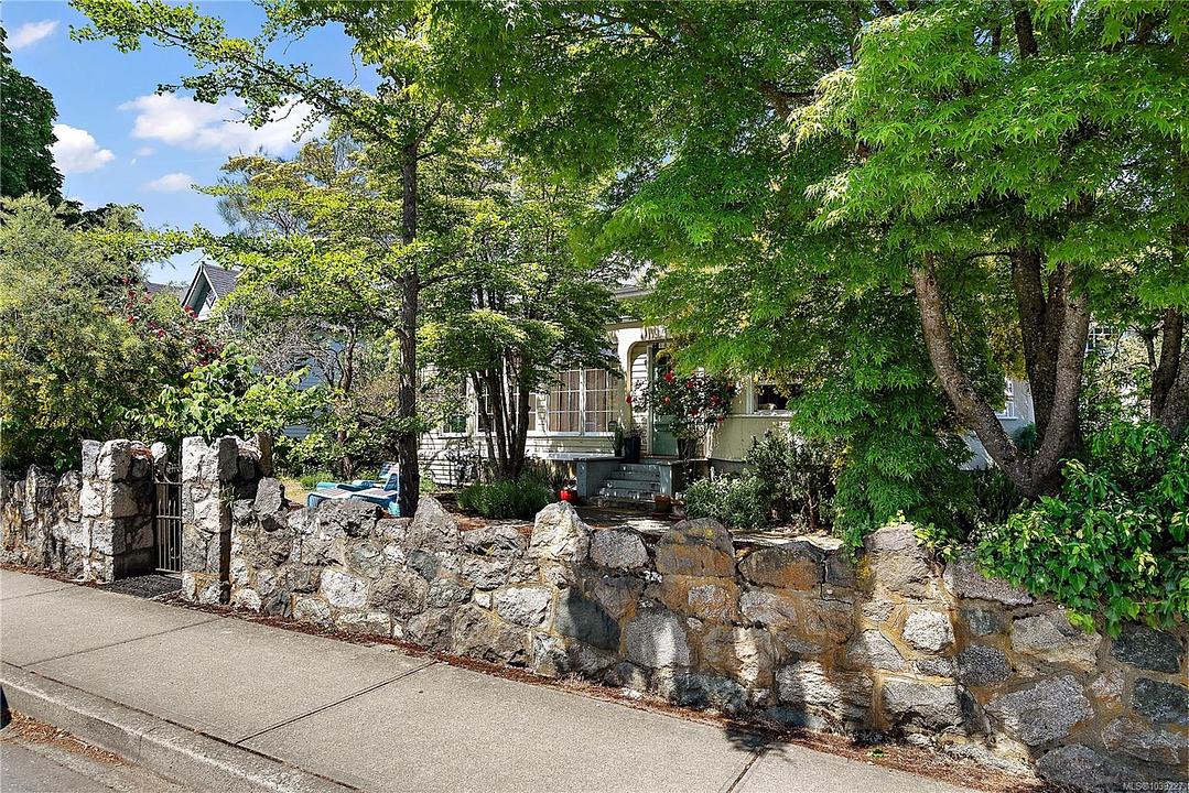 1736 Haultain Street, Victoria, BC