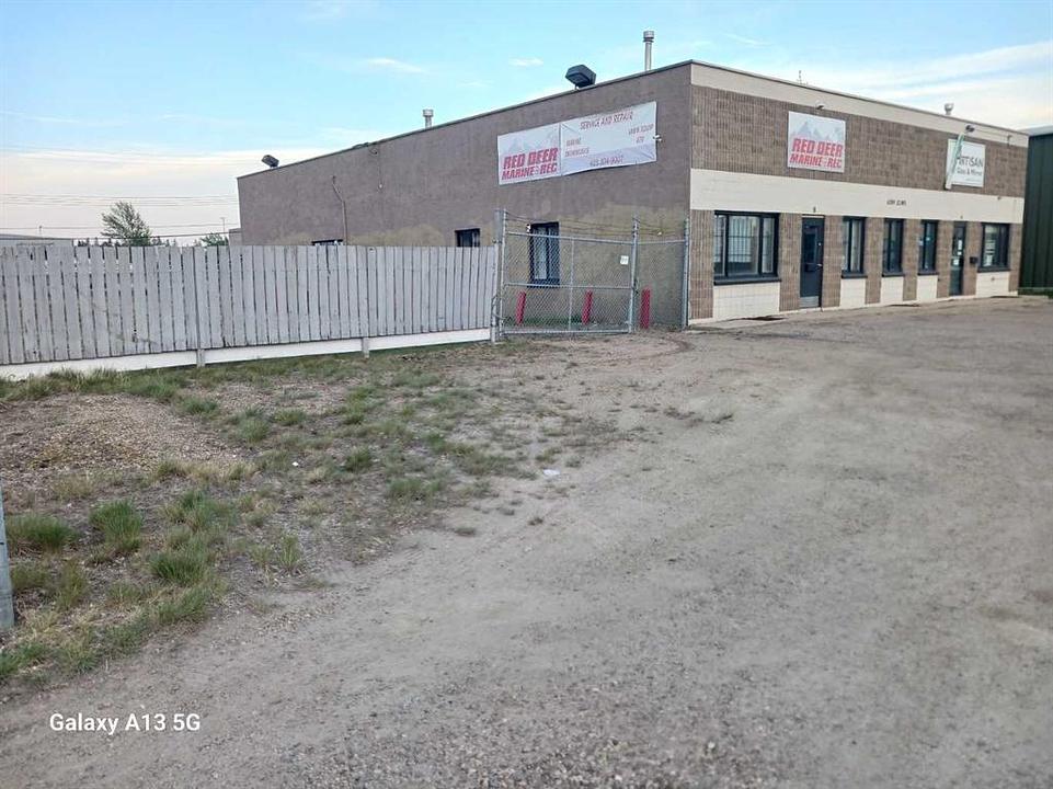 6789 52 Avenue, Red Deer, AB