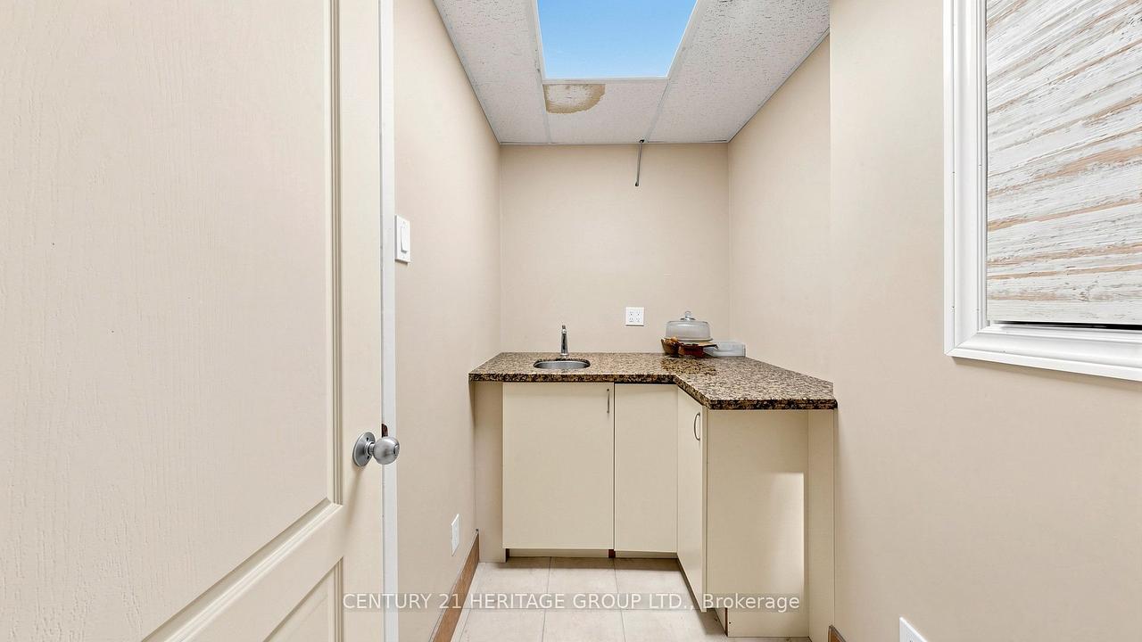 4 - 90 Esna Park Drive, Markham, ON