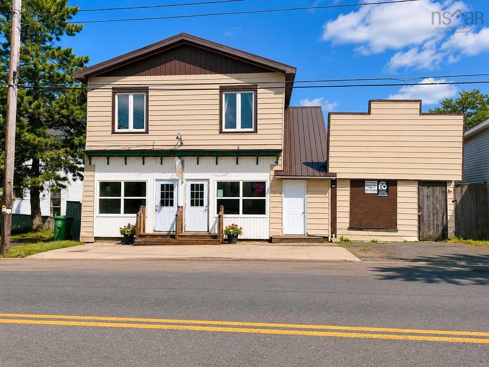 6 Junction Road, Springhill, NS