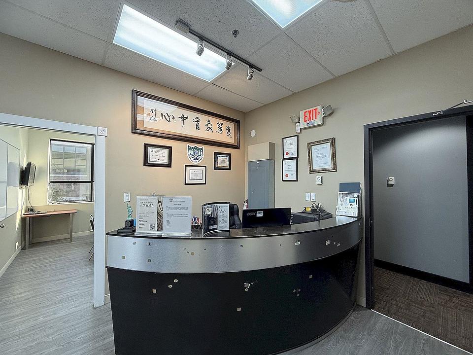 301 - 15292 Croydon Drive, Surrey, BC
