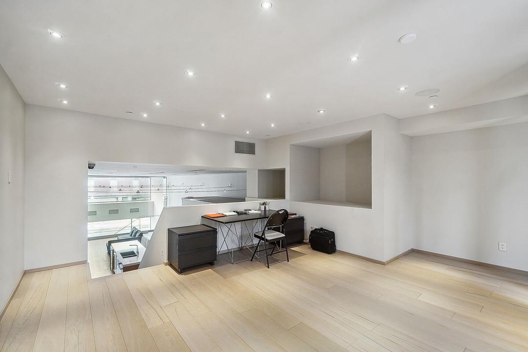 rdc-ss - 4920 Rue Sherbrooke Ouest, Westmount, QC