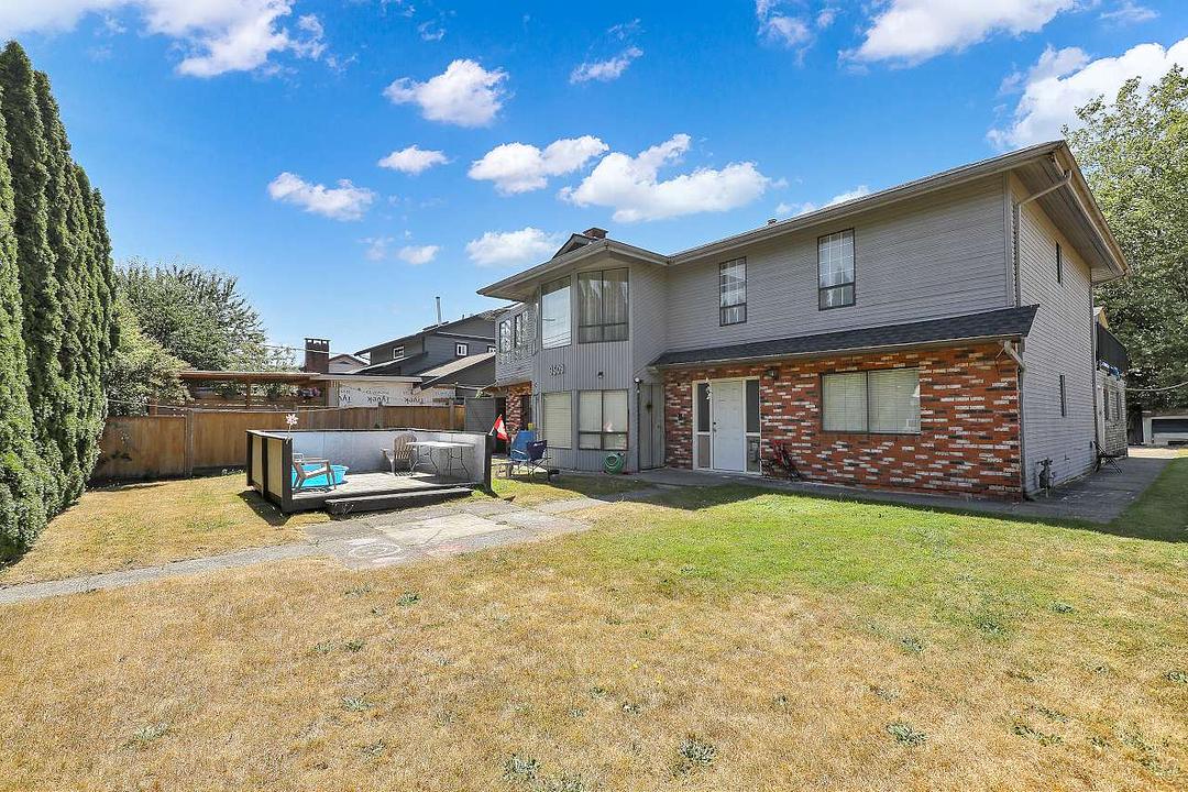 9509 152 Street, Surrey, BC