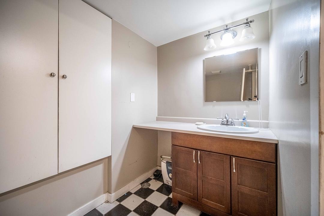 3424 West Broadway, Vancouver, BC