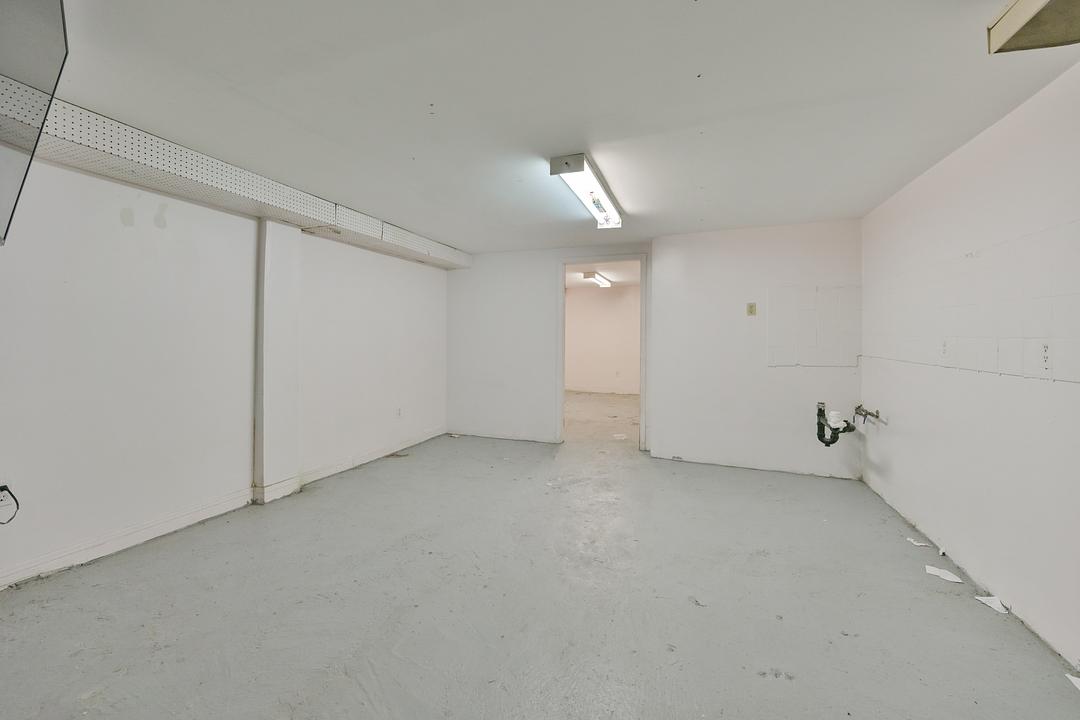 1046 Bathurst Street, Toronto, ON