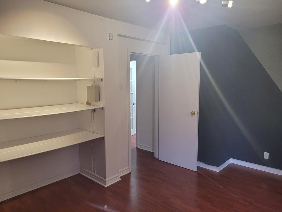 5022 Chemin de la Côte-des-Neiges, Montréal, QC
