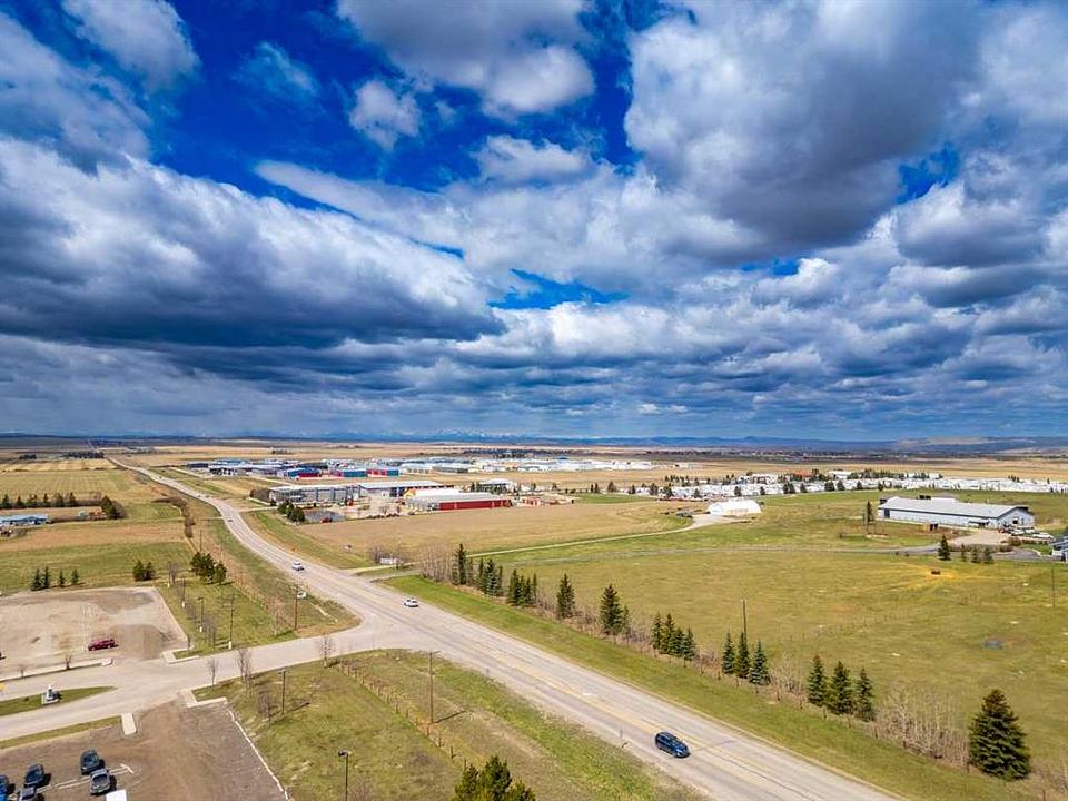 33066 Township Road 250, Calgary, AB