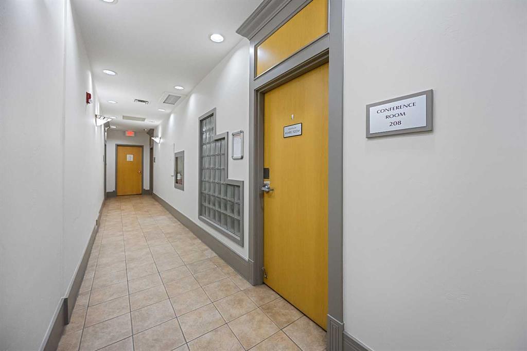 204 - 4603 Varsity Drive Northwest, Calgary, AB