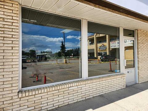 4402 52 Avenue, Lloydminster, AB