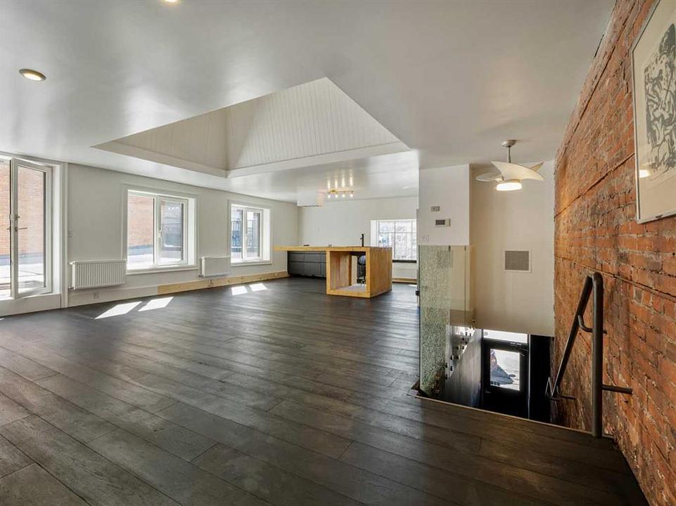 325 5 Street South, Lethbridge, AB