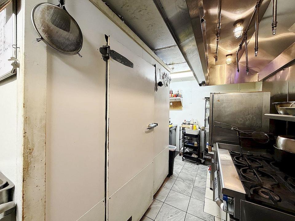 2942 West Broadway, Vancouver, BC