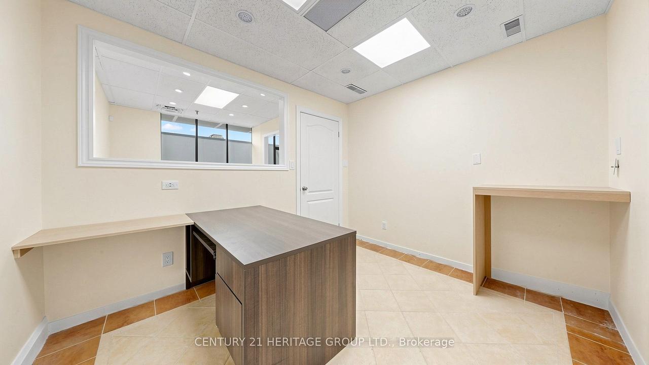 4 - 90 Esna Park Drive, Markham, ON