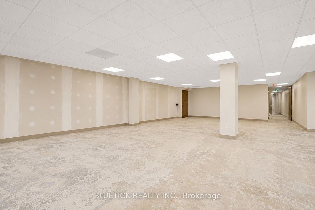 202 - 700 Dorval Drive, Oakville, ON
