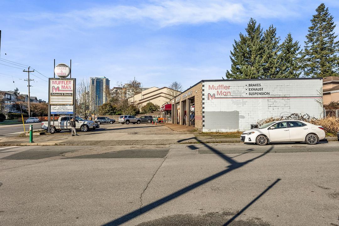 7590 Kingsway, Burnaby, BC