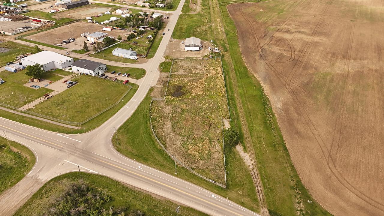 305 East RR Street, Raymond, AB