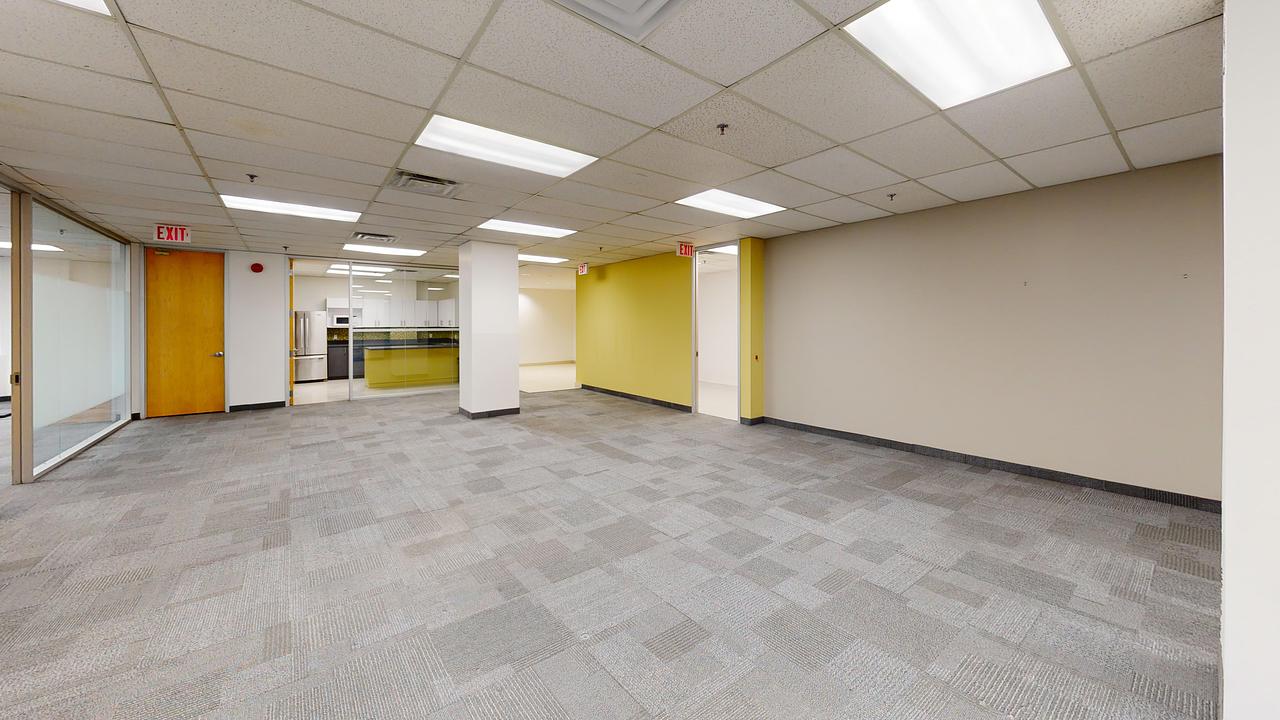 300 - 30 Eglinton Avenue West, Mississauga, ON
