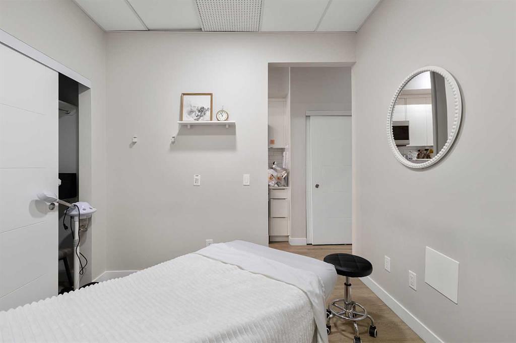 4539 Bowness Road Northwest, Calgary, AB