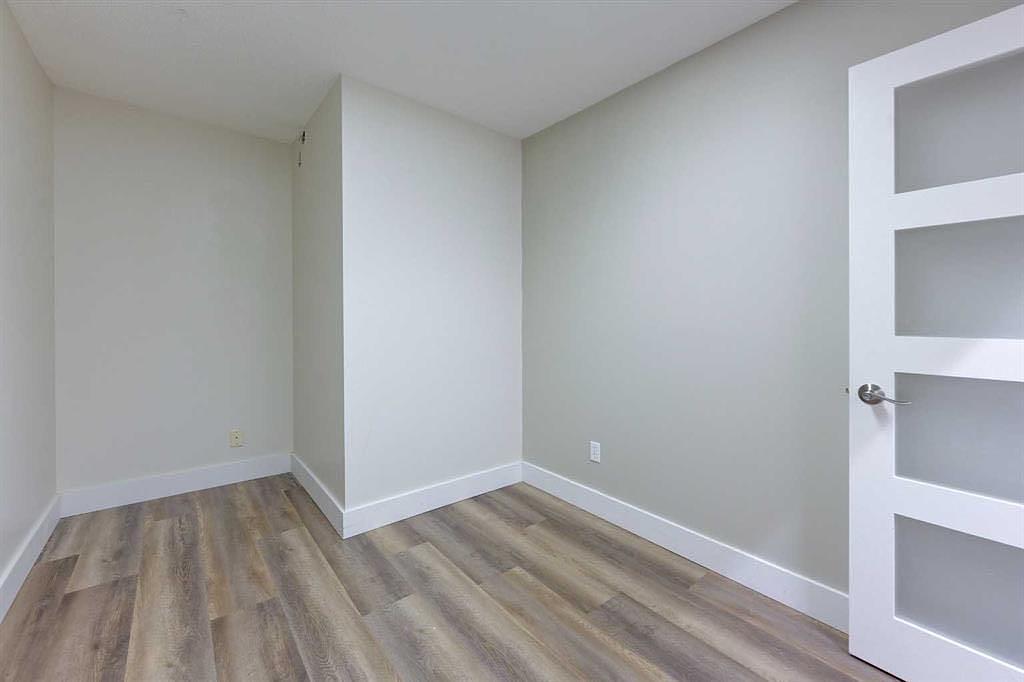 203 - 5116 52 Street, Red Deer, AB