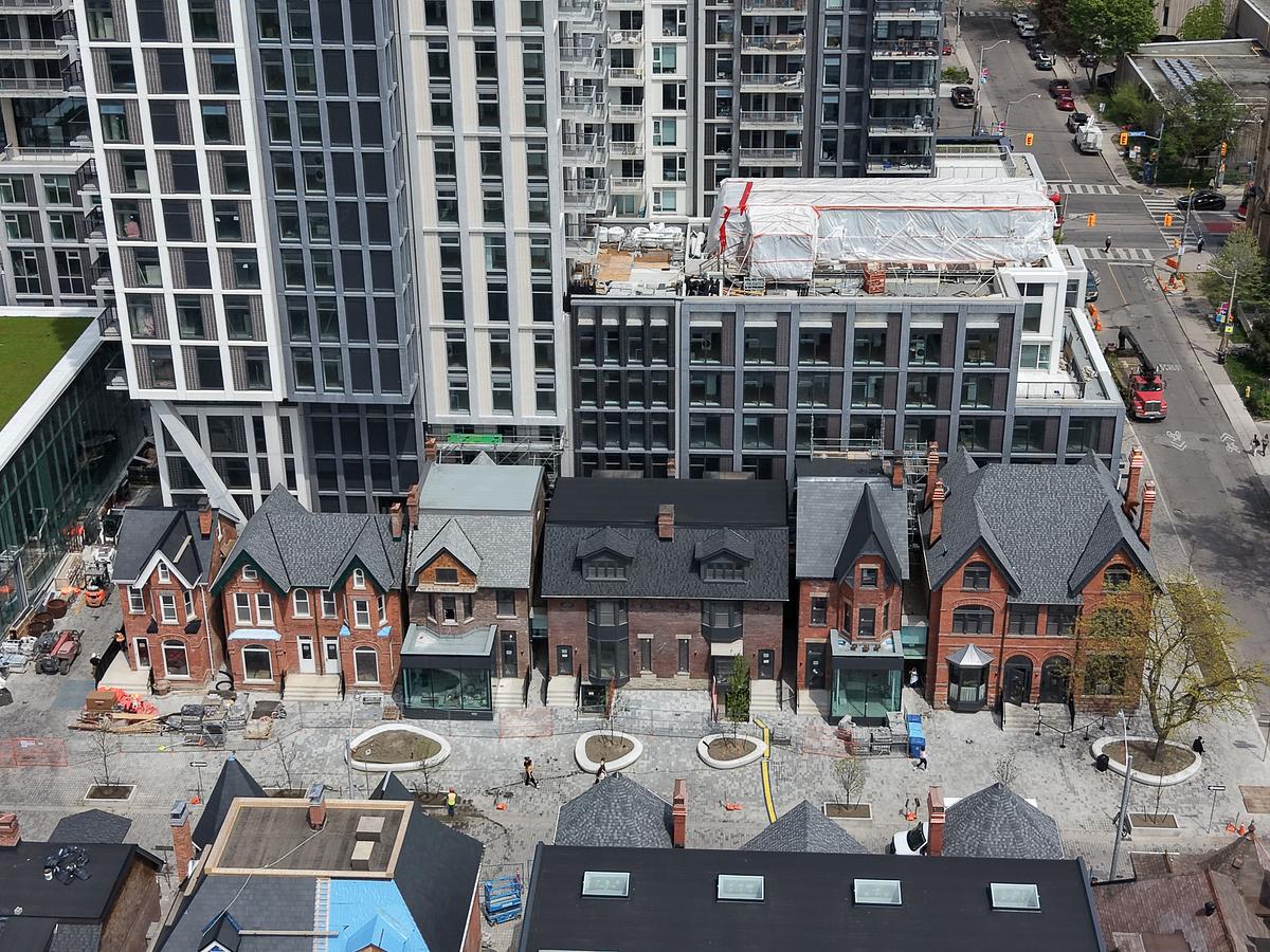 569 Bloor Street West