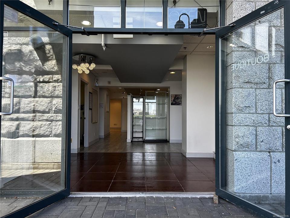 #102 - 19 Dallas Road, Victoria, BC