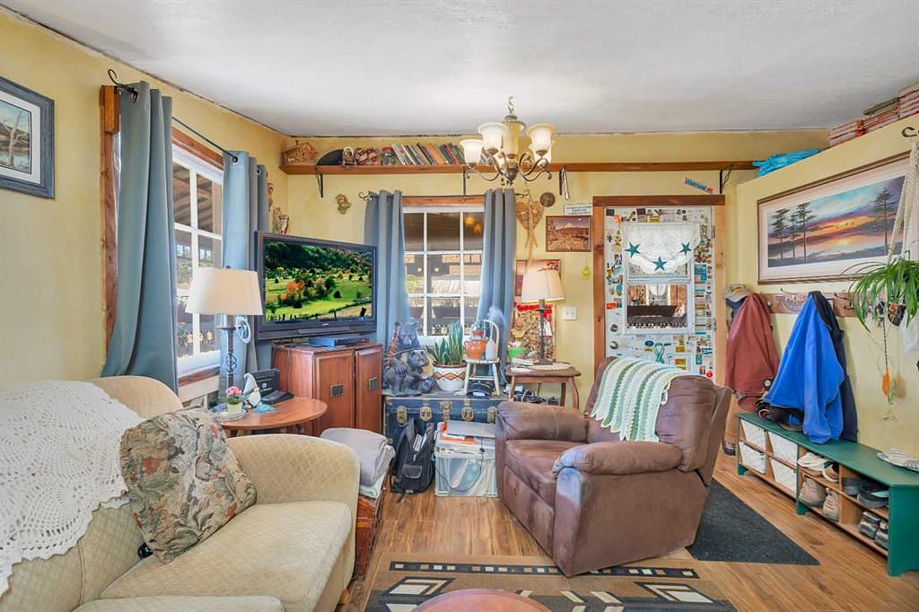 48 Main Street East, Big Valley, AB