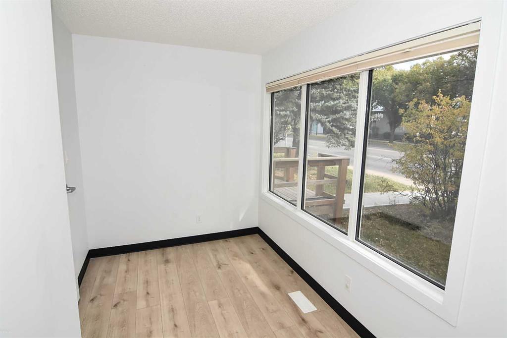 309 Main Street North, Airdrie, AB