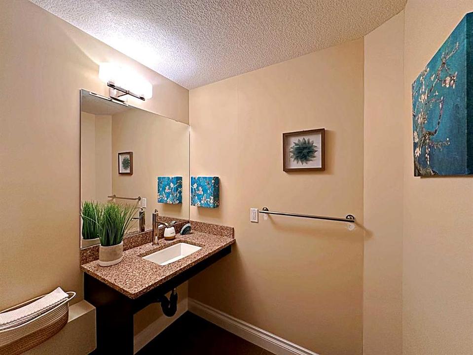 102 - 10110 Fraser Avenue, Fort McMurray, AB