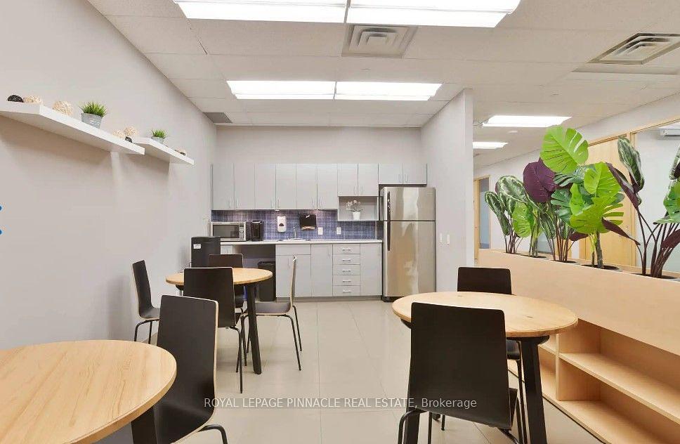 301-H - 231 Oak Park Boulevard, Oakville, ON