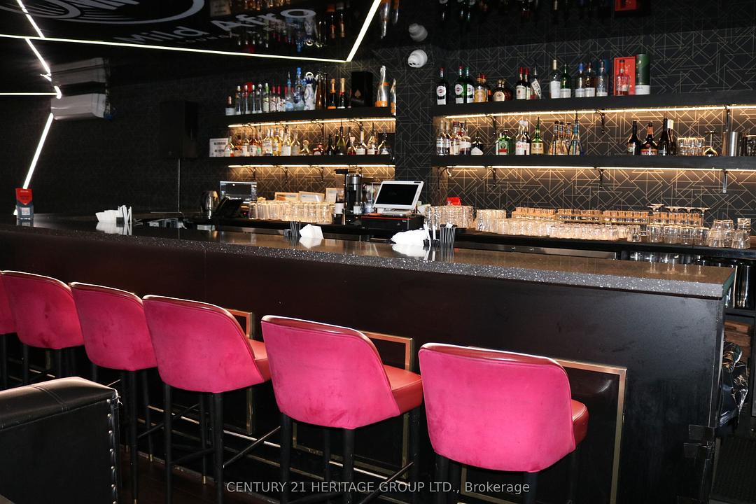 1116 Dundas Street West, Toronto, ON