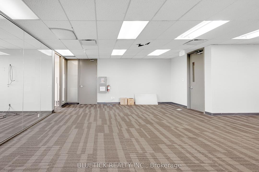 401 - 710 Dorval Drive, Oakville, ON