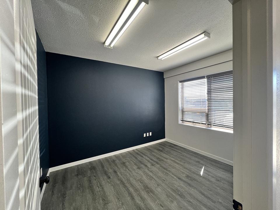 11 - 7471 Edgar Industrial Bend, Red Deer, AB