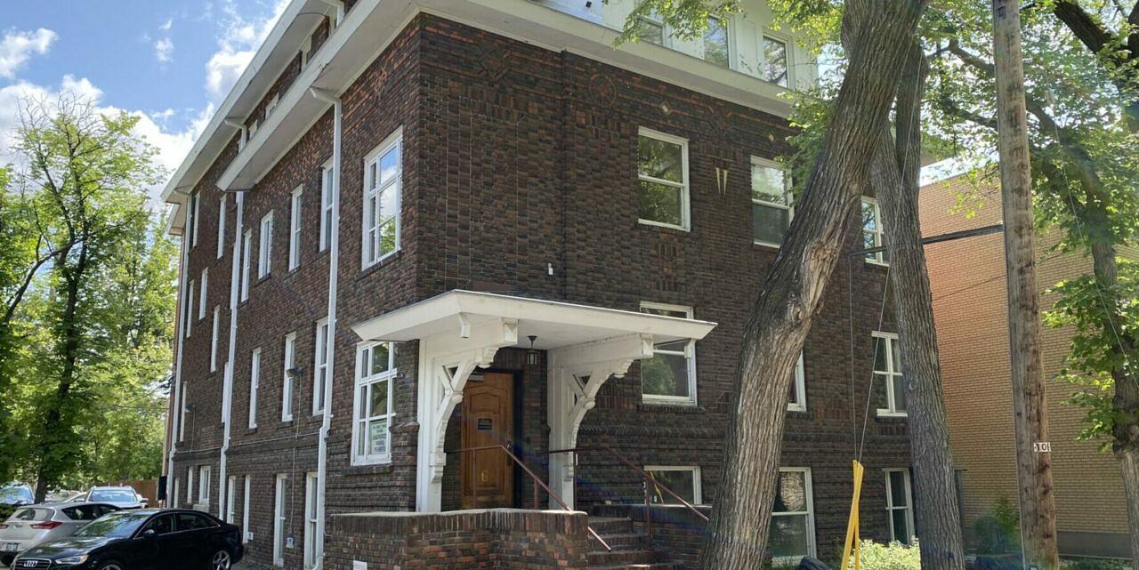 6 Roslyn Road, Winnipeg, MB