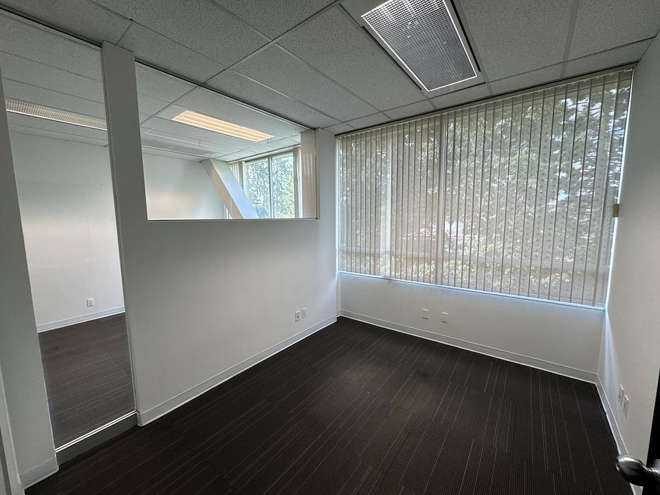 204 - 267 Esplanade West, North Vancouver, BC