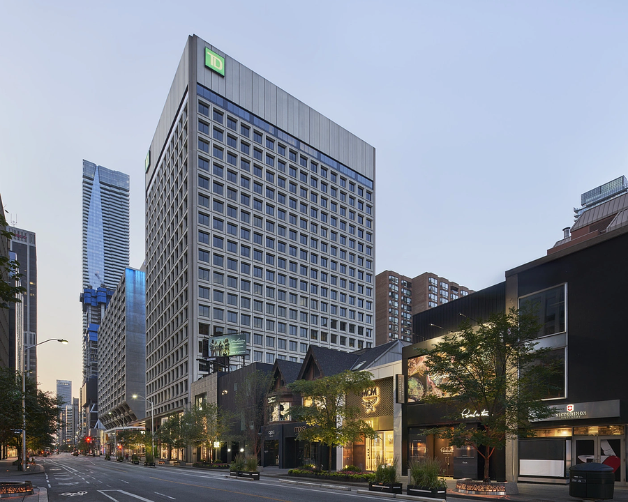 01904 - 77 Bloor Street West, Toronto, ON