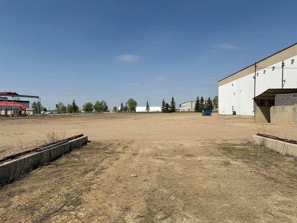 11 & 13 - Highway Avenue, Blackfalds, AB