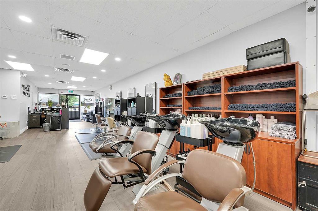 222 16 Avenue Northeast, Calgary, AB