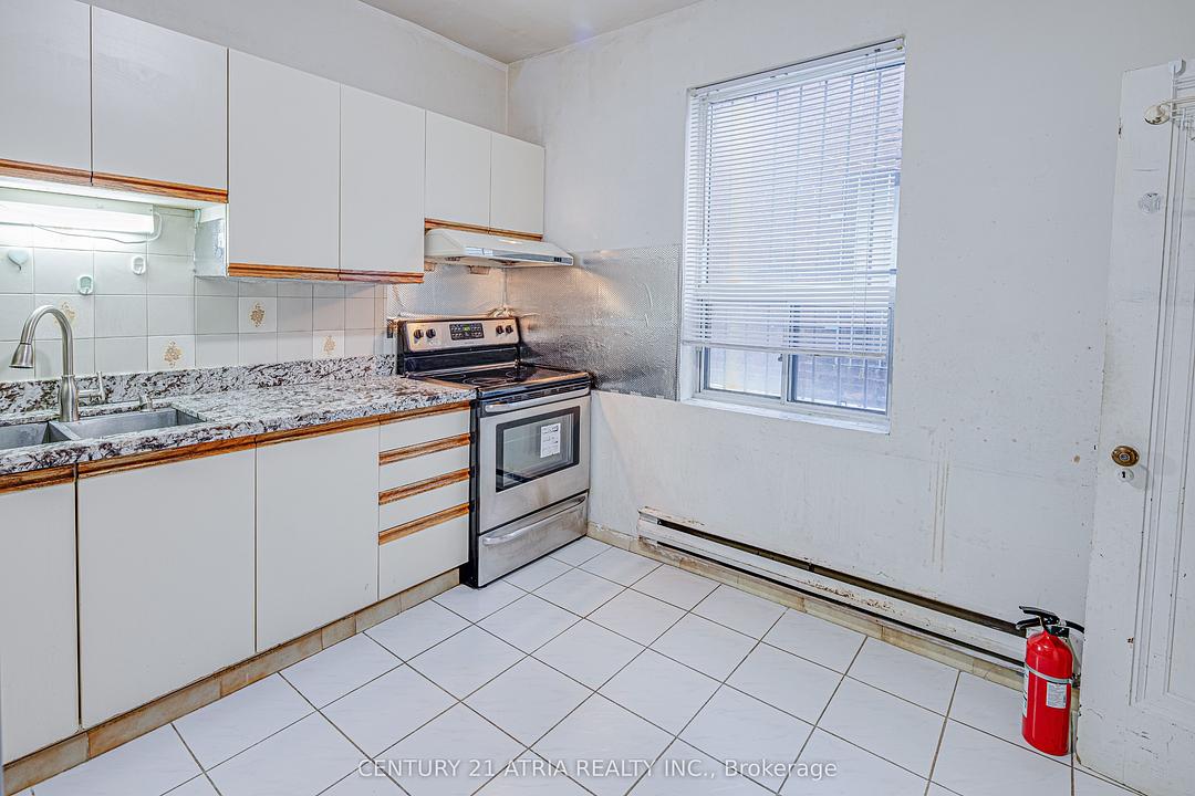 1564 Danforth Avenue, Toronto, ON