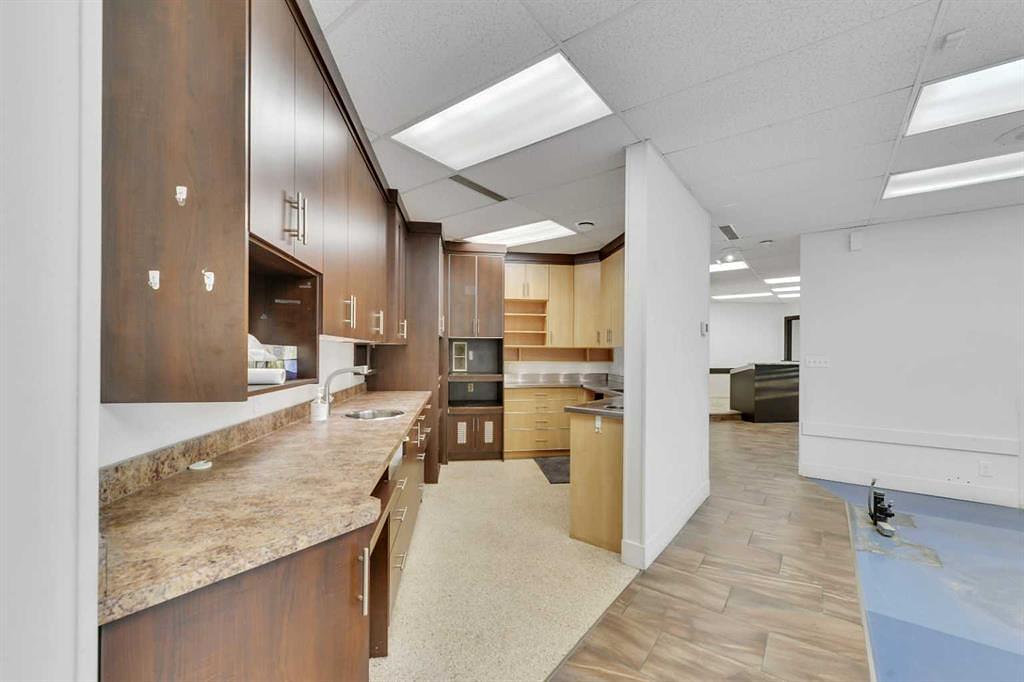 1 - 5116 52 Street, Red Deer, AB