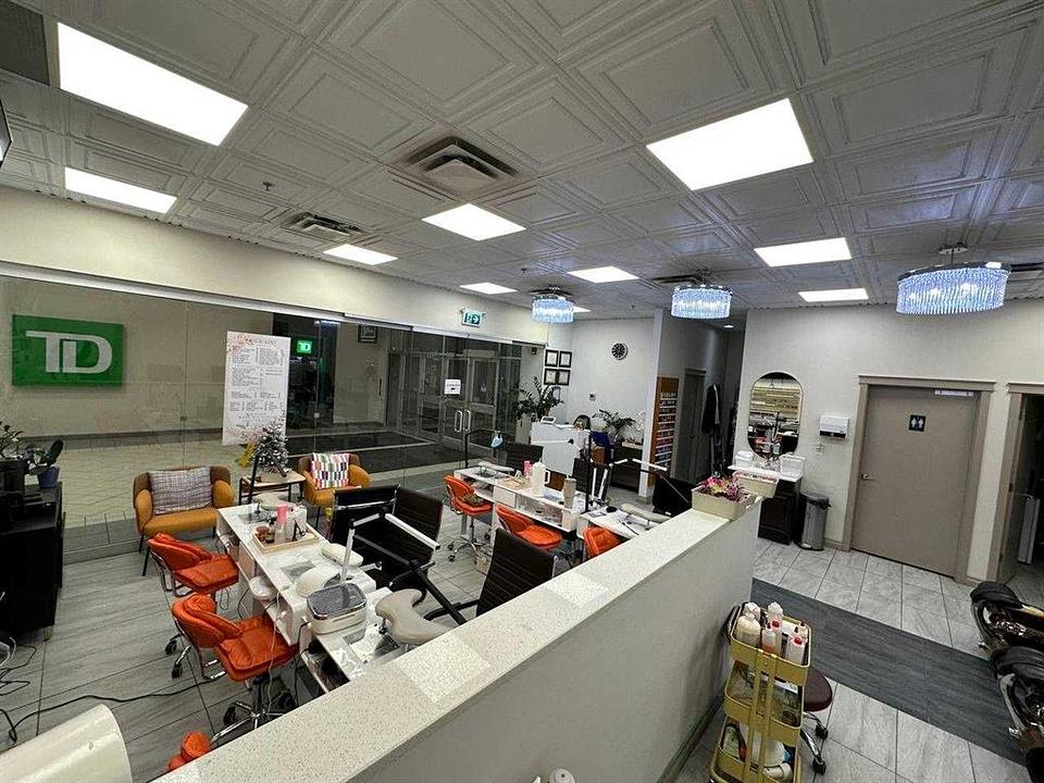 222 - 1632 14 Avenue Northwest, Calgary, AB